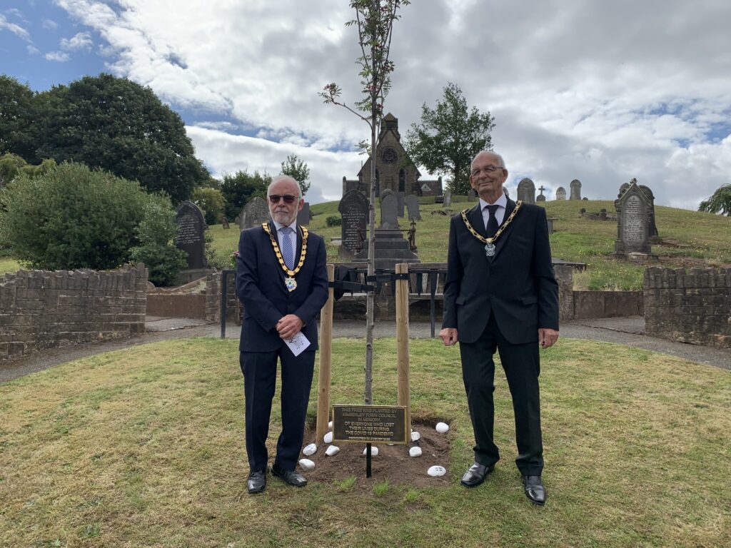 Councillor Trevor Rood and Mayor of Broxtowe David Grindell in Memorial Garden